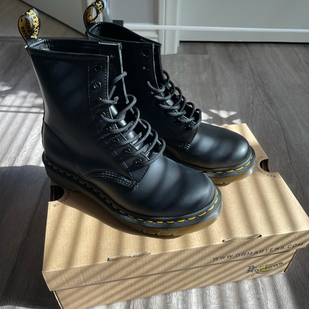 Dr. Marten’s 1460 Smooth Leather Women’s Boots